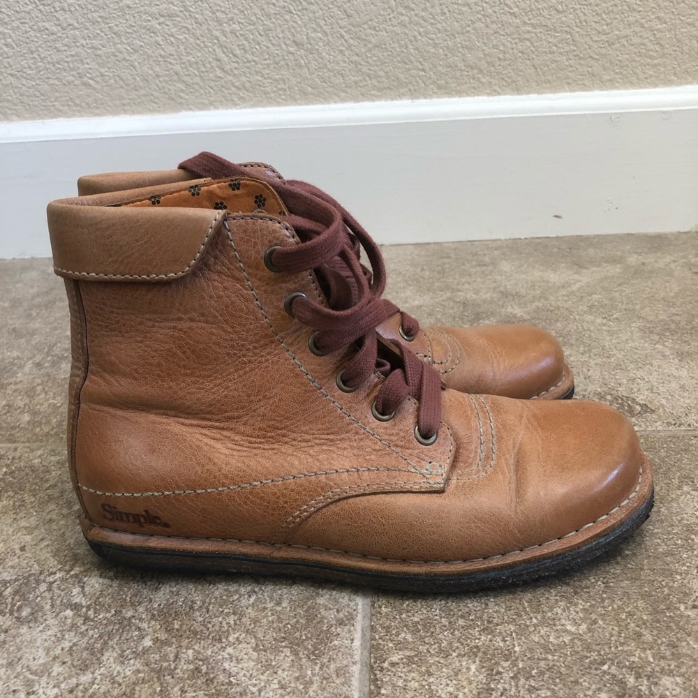 Simple leather boots size 8